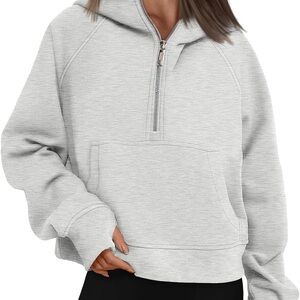 Cozy Women's Light Gray Automet Cropped Half-Zip Sweatshirt